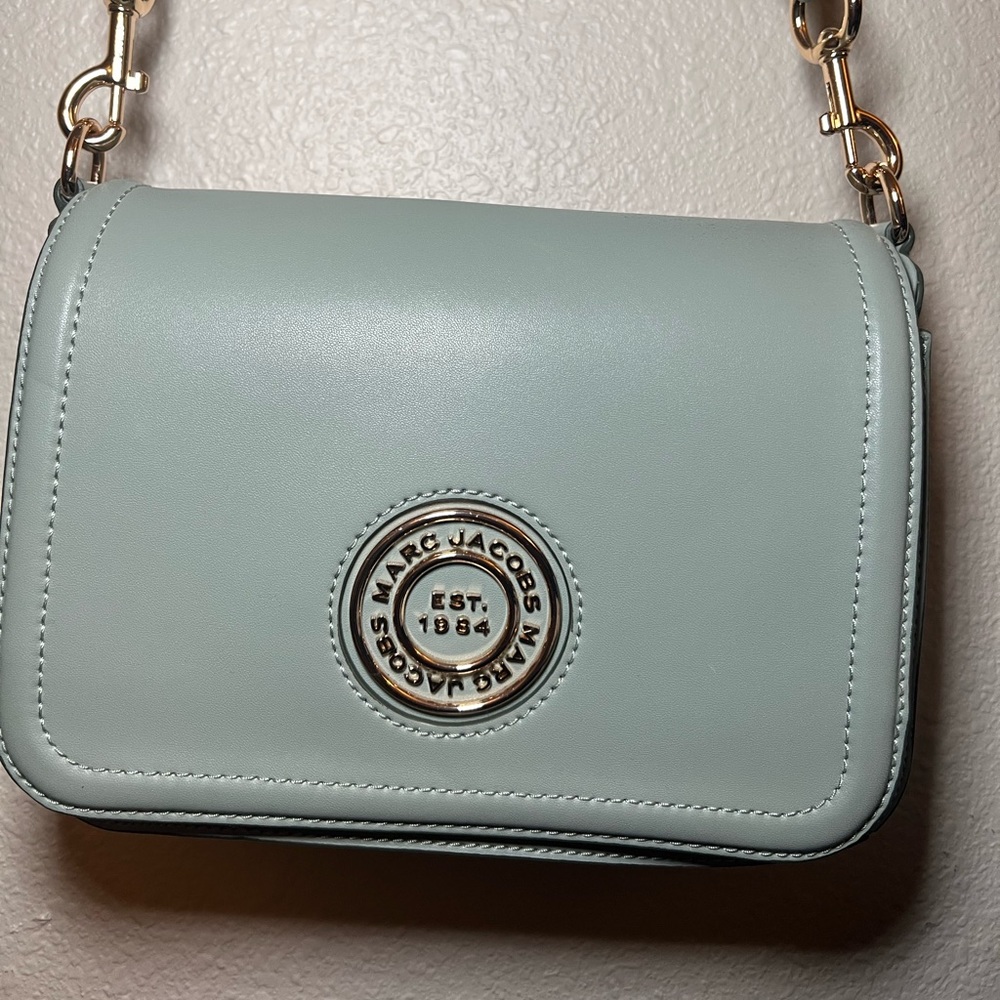 MARC JACOBS Signet sage LEATHER GOLD HARDWARE WOMENS FLAP CROSSBODY BAG